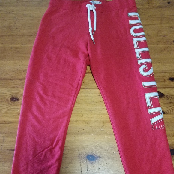 Hollister Pants - Hollister red fleece lounge capris